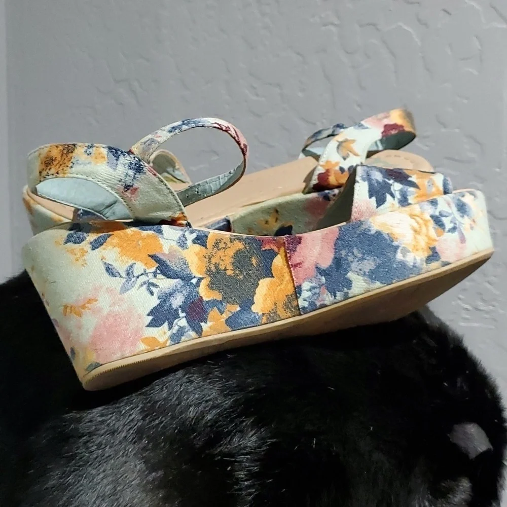 FLORAL ROLLERCOASTERS PLATFORM CHUNKY SANDALS SIZE 7.5 ROMANTIC DAINTY